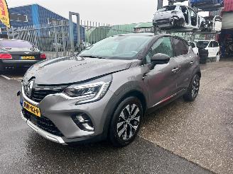 damaged passenger cars Renault Captur 1.6 E-TECH FULL HYBRID 145 TECHNO 2024/3
