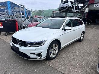 Voiture accidenté Volkswagen Passat 1.4 GTE / DSG / PANO / VOLLE AUTO / 2018/5