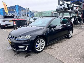 škoda osobní automobily Volkswagen Golf 1.4 TSI / GTE / DSG / PANO 2016/10