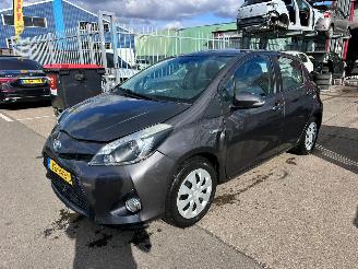 škoda osobní automobily Toyota Yaris 1.5 FULL HYBRIDE 2014/4