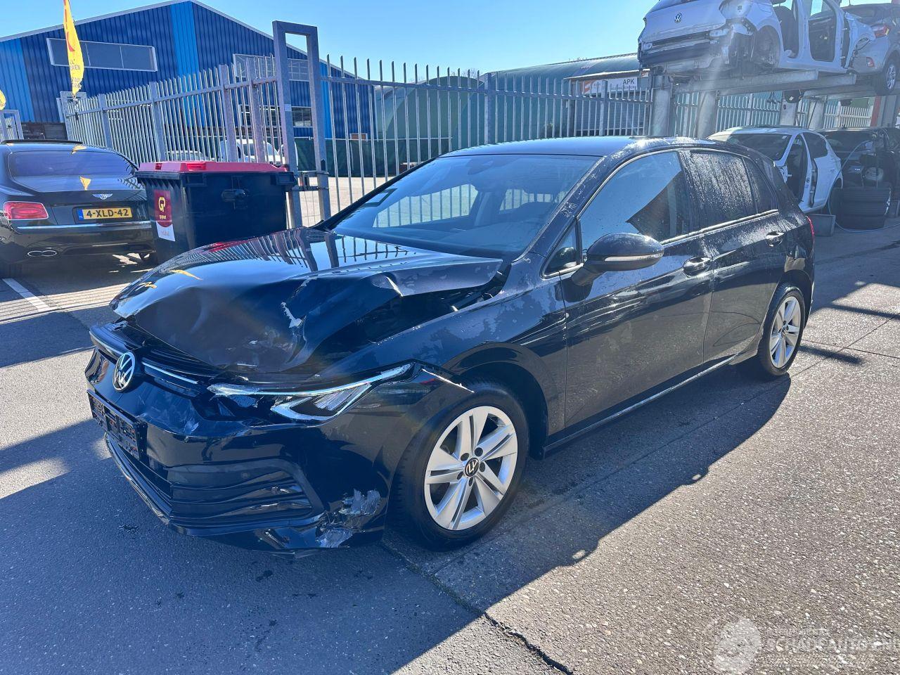 Volkswagen Golf 1.5 e-TSI / DSG /