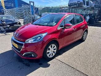 Schadeauto Peugeot 208 1.2 BLUE LION 2017/12