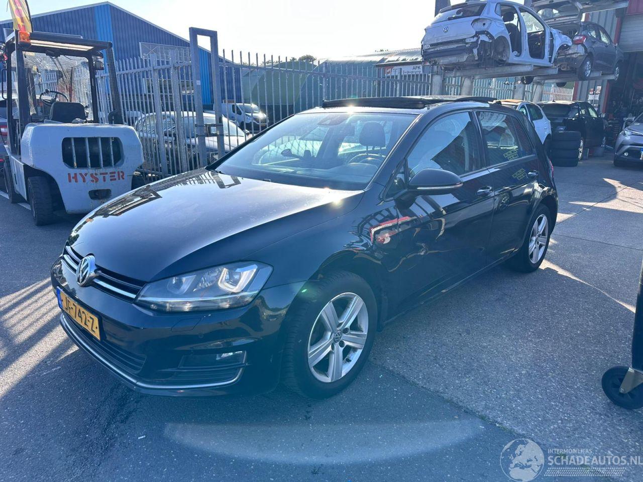 Volkswagen Golf 1.6 TDI / PANO / LEER / VOLLE AUTO