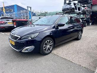 škoda osobní automobily Peugeot 308 1.2 PURETECH ALLURE / PANO 2016/11