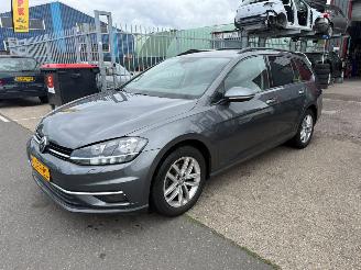 skadebil auto Volkswagen Golf 1.6 TDI / DSG / 2017/4