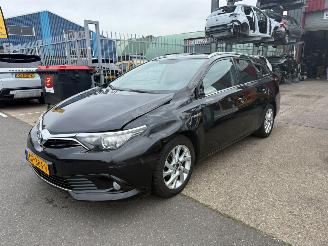 Damaged car Toyota Auris Touring Sports 1.8 HYBRIDE / PANO 2015/8