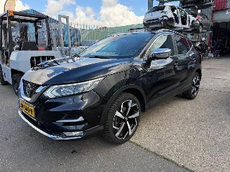 uszkodzony samochody osobowe Nissan Qashqai 1.3 DIG-T TEKNA + / BOMVOLLE AUTO 2019/4