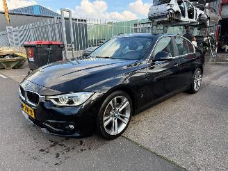 Voiture accidenté BMW 3-serie 330e HIGH EXECUTIVE 2016/12