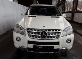 Schadeauto Mercedes ML 350CDI 300CDI AMG AUTOMAAT 160000KM  FACELIFT 2011/9