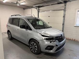 Damaged car Renault Kangoo  2025/3