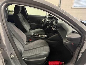 Peugeot 208  picture 12