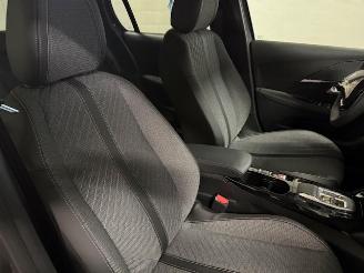 Peugeot 208  picture 13