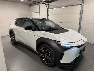 krockskadad bil auto Toyota bZ4X  2025/5