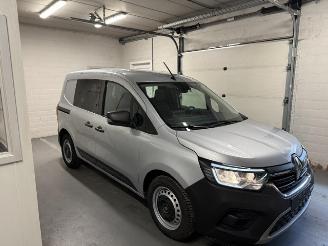 Vaurioauto  passenger cars Renault Kangoo  2024/2