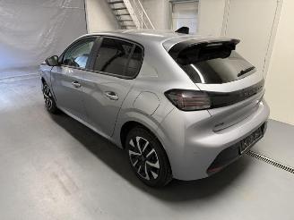 Peugeot 208  picture 5