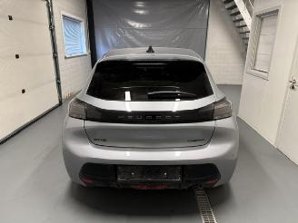 Peugeot 208  picture 6
