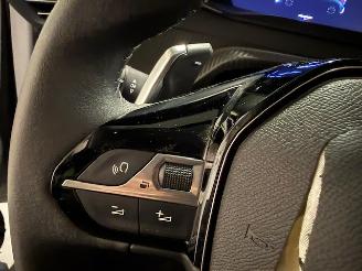 Peugeot 208  picture 17