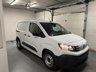 Vaurioauto  passenger cars Peugeot Partner  2025/4