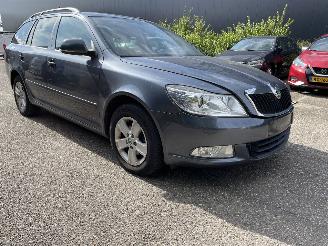 damaged passenger cars Skoda Octavia 1.6 tdi 77kw 2011/6