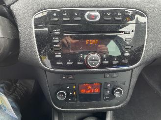 Fiat Punto Evo 5drs 73kw picture 12