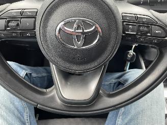 Toyota Yaris 5drs hybrid picture 17