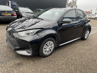 skadebil auto Toyota Yaris 5drs hybrid 2022/10