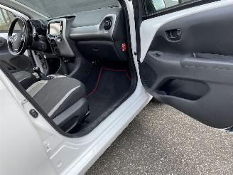 Toyota Aygo 5drs x-play picture 10