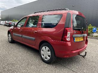 Damaged car Dacia Logan 1.6 7persoons 2011/11