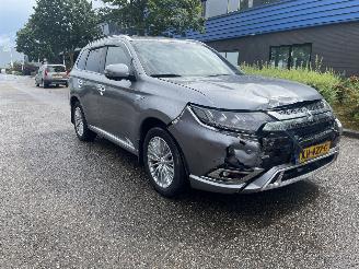 krockskadad bil auto Mitsubishi Outlander 2.4 plug in hybrid 2019/1