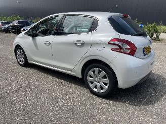 Peugeot 208 1.2 5drs clima picture 4