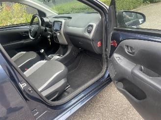 Toyota Aygo 5drs xplay picture 12
