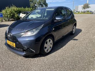 Voiture accidenté Toyota Aygo 5drs xplay 2016/8