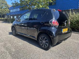 Vaurioauto  passenger cars Toyota Aygo 5drs airco nav. 2011/11