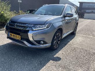 Auto incidentate Mitsubishi Outlander 2.0 plug in 2015/12
