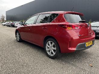 uszkodzony samochody osobowe Toyota Auris 1.8 hybrid 2015/10