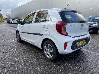 Vaurioauto  passenger cars Kia Picanto 1.0 5drs airco 2017/12
