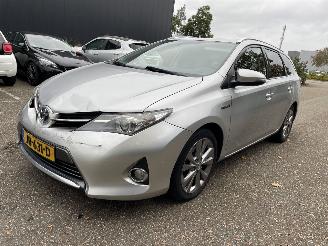 Vaurioauto  passenger cars Toyota Auris 1.8 hybrid 2014/11