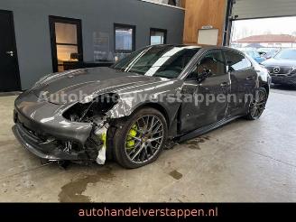Vaurioauto  passenger cars Porsche Panamera 4 E-Hybrid Sport-Chrono-Paket Panorama 2017/12