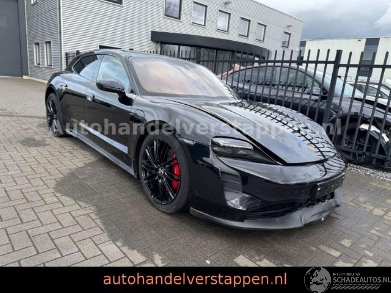 Porsche Taycan Sport Turismo GTS Bose Panorama glass