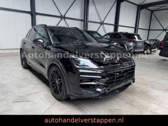 Damaged car Porsche Cayenne E-Hybrid 346KW Matrix Bose Sport chrono 2024/9