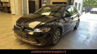 Voiture accidenté Volkswagen Polo VI Life 70 TSI NAVI+ R-CAM 2024/4