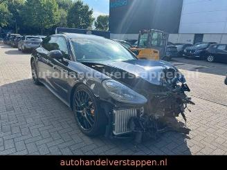 Porsche Panamera Sport Turismo 4 E-Hybrid Platinum Editi picture 3