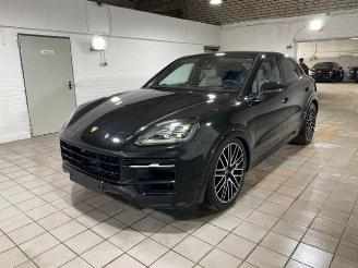damaged passenger cars Porsche Cayenne S E-Hybrid Coupe CHRONO/PANO/HUD/360 2024/12