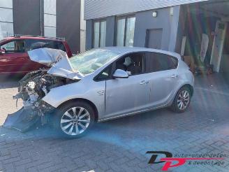 Auto da rottamare Opel Astra Astra J (PC6/PD6/PE6/PF6), Hatchback 5-drs, 2009 / 2015 1.4 16V ecoFLEX 2013/4