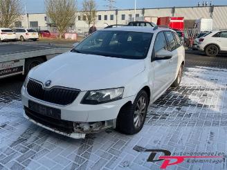 krockskadad bil auto Skoda Octavia Octavia Combi (5EAC), Combi 5-drs, 2012 / 2020 1.2 TSI 16V 2014/8