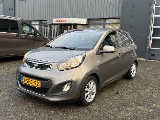 krockskadad bil auto Kia Picanto 1.0 CVVT ISG 2013/11