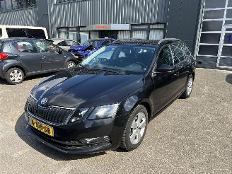 Coche accidentado Skoda Octavia 1.0 TSI Greentech Ambition 2019/4