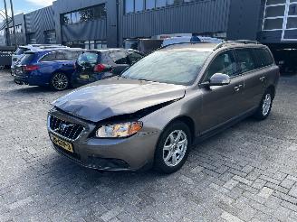 Auto incidentate Volvo V-70 2.0 Momentum 2008/9