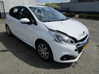 Peugeot 208 1.2 picture 5