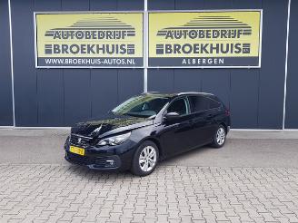 uszkodzony samochody osobowe Peugeot 308 SW 1.2 PureTech Blue Lease Executive 2018/7